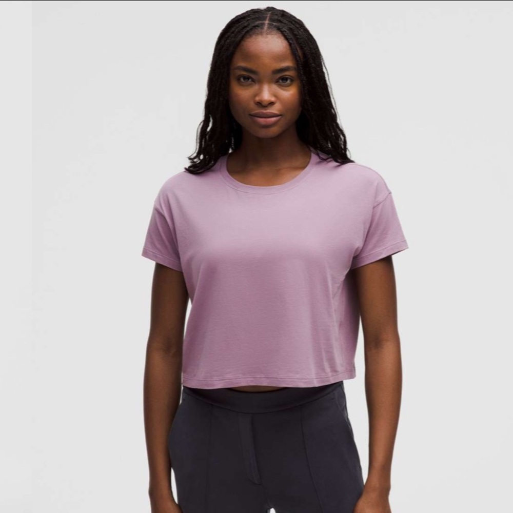 Lululemon Cates T-Shirt cropped size 6 color: lavender lux